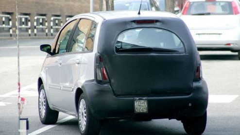Lancia heeft een facelift in de planning staan voor de mini MPV van het merk. De eerste fotos van die facelift hebben wij alvast voor je.