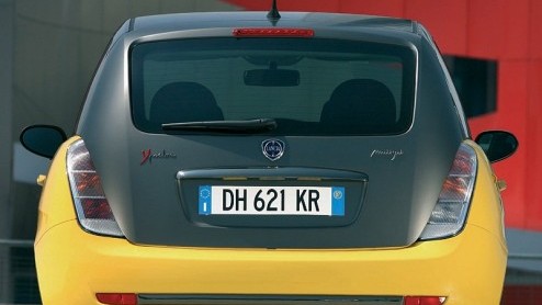Lancia en Momo zijn een samenwerking aangegaan en dat heeft geresulteerd in de Ypsilon Sport Momodesign. Dat komt neer op een lekker vlotte Ypsilon met dito uiterlijk.