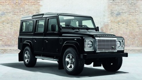 Land Rover gooit er maar weer eens een actiemodelletje tegenaan om de stokoude Defender in de schijnwerpers te zetten. Op de Autosalon van Genve staat een Defender in Black Pack en Silver Pack