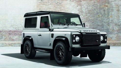 Land Rover gooit er maar weer eens een actiemodelletje tegenaan om de stokoude Defender in de schijnwerpers te zetten. Op de Autosalon van Genve staat een Defender in Black Pack en Silver Pack
