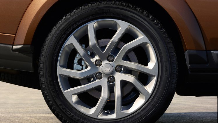 De nieuwe Land Rover Discovery Landmark Special Edition is extra luxe en rijk uitgerust, met lederen bekleding en de SDV6 dieselmotor.