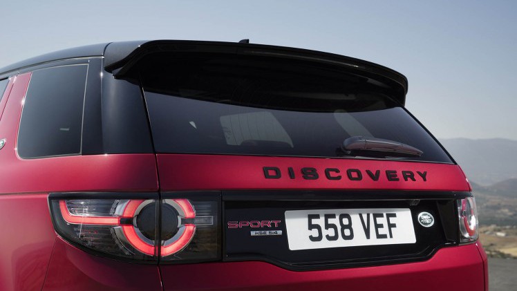 Voor modeljaar 2016 introduceert Land Rover de Discovery Sport Dynamic, evenals de nieuwe eD4 dieselmotor en ATPC.
