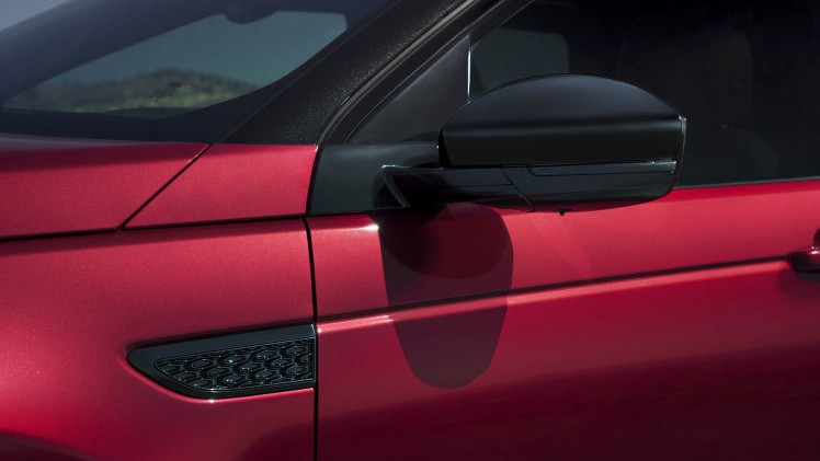 Voor modeljaar 2016 introduceert Land Rover de Discovery Sport Dynamic, evenals de nieuwe eD4 dieselmotor en ATPC.