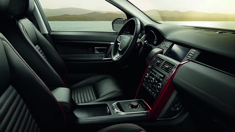 Voor modeljaar 2016 introduceert Land Rover de Discovery Sport Dynamic, evenals de nieuwe eD4 dieselmotor en ATPC.