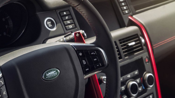 Voor modeljaar 2016 introduceert Land Rover de Discovery Sport Dynamic, evenals de nieuwe eD4 dieselmotor en ATPC.