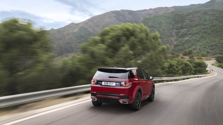 Voor modeljaar 2016 introduceert Land Rover de Discovery Sport Dynamic, evenals de nieuwe eD4 dieselmotor en ATPC.