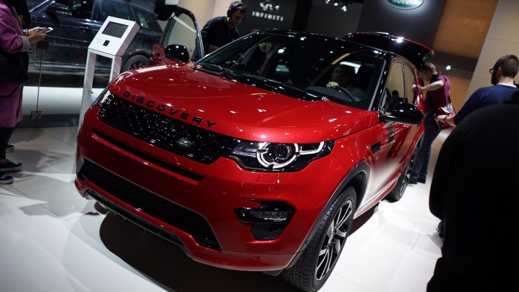 Voor modeljaar 2016 introduceert Land Rover de Discovery Sport Dynamic, evenals de nieuwe eD4 dieselmotor en ATPC.