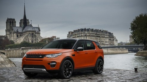 Land Rover heeft de vanafprijs bekend gemaakt van de Discovery Sport, die in januari bij de dealer staat. De opvolger van de Freelander verlaat de showroom voor een bedrag van minimaal 40.700 euro.