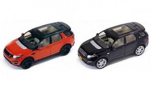 Land Rover was aardig op weg om de Discovery Sport in delen te onthullen, maar heeft niet kunnen voorkomen dat het schaalmodel van de nieuweling vroegtijdig op het web is beland.