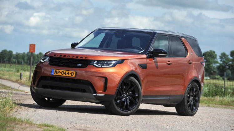 De nieuwe Land Rover Discovery treedt nauwelijks meer in de voetsporen van zijn voorganger, zeker niet qua ontwerp. Hoe het rijdt, dat zocht AutoVandaag uit tijdens een test.