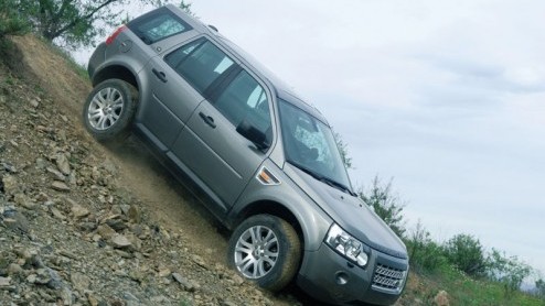 Van de week waren er al uitgelekte fotos te zien van de nieuwe Land Rover hier op Autovandaag, nu presenteren wij de officile plaatjes.
