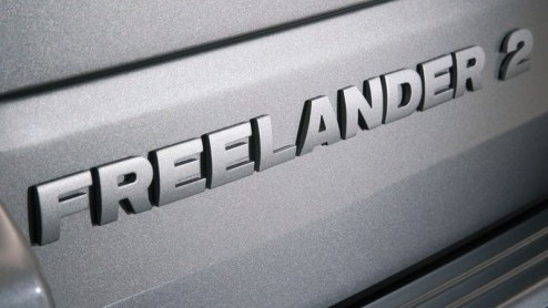 Van de week waren er al uitgelekte fotos te zien van de nieuwe Land Rover hier op Autovandaag, nu presenteren wij de officile plaatjes.