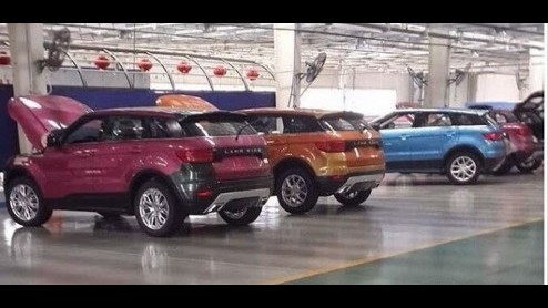 Het Chinese Landwind laat weer eens van zich horen. De fabrikant komt met een compacte SUV, die wel erg veel gelijkenis vertoont met de Range Rover Evoque. Sterker nog, het lijkt een n op n kopie.