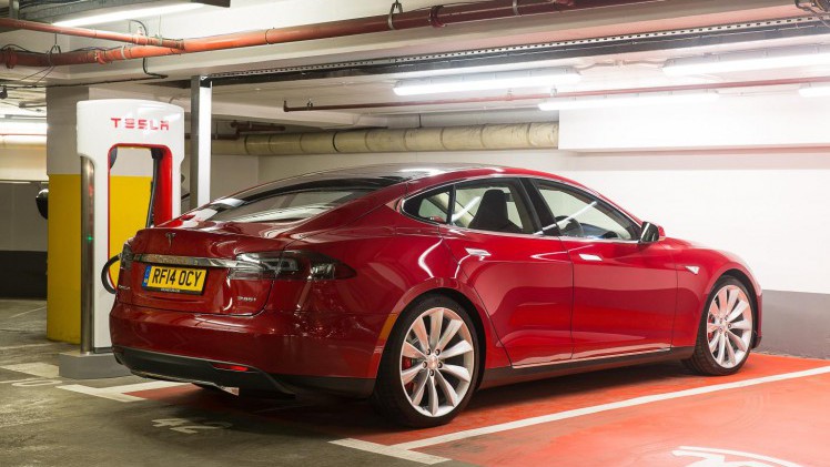 Launch Mode maakt Tesla Model S nog sneller. Zo schakel je de Launch Mode in.