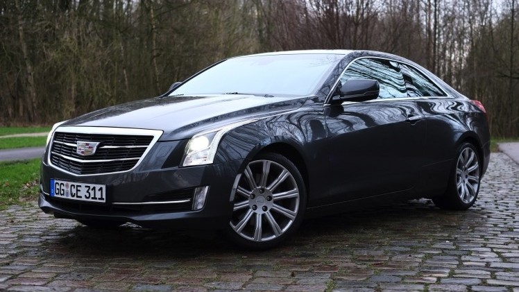 Rijtest - Verloochent de Cadillac ATS Coupe zijn roots door net zo scherp te sturen als de Duitsers of is de strak gelijnde coupe nog een chte Cadillac? AutoVandaag zocht het uit.