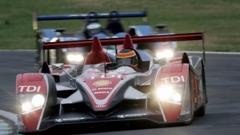 Terwijl Nederland zich klaar maakt voor een stevig potje voetbal, staat Audi in de startblokken voor de 24 Uur van Le Mans, de beroemdste lange-afstandsrace ter wereld, die op 14 en 15 juni zijn 76e e
