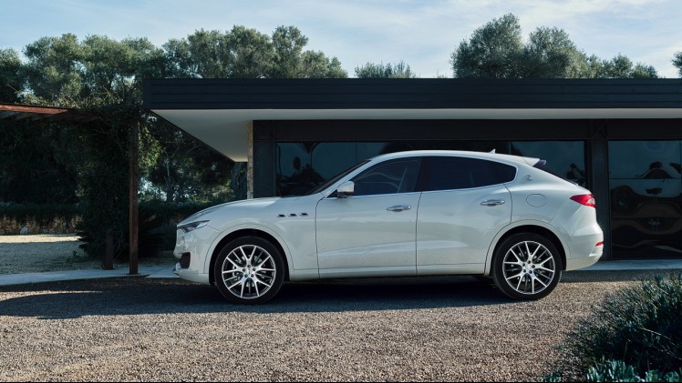 De nieuwe Maserati Levante nader bekeken, live op de Autosalon van Geneve 2016.
