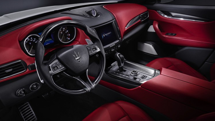 De nieuwe Maserati Levante nader bekeken, live op de Autosalon van Geneve 2016.