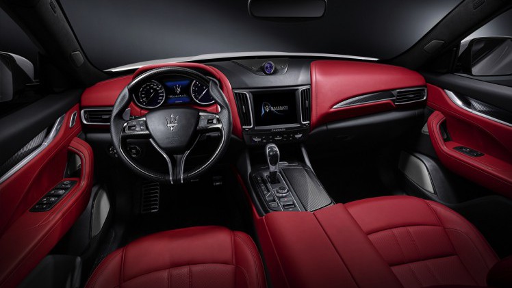 De nieuwe Maserati Levante nader bekeken, live op de Autosalon van Geneve 2016.