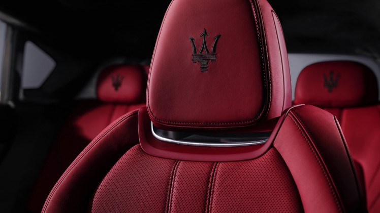 De nieuwe Maserati Levante nader bekeken, live op de Autosalon van Geneve 2016.