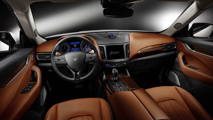 De nieuwe Maserati Levante nader bekeken, live op de Autosalon van Geneve 2016.