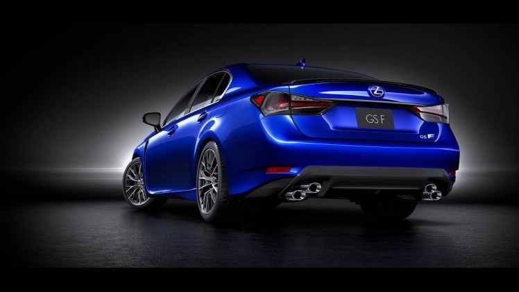 De Lexus GS krijgt een sportief topmodel, de GS F. Waar zijn concurrenten het met turbo's of superchargers doen, krijgt de GS F een atmosferische V8. Net als in de RC F levert het 5,0 liter blok 477 p