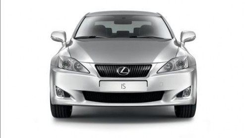Lexus is op dreef met de IS. Na de zeer sportieve IS F is het nu de beurt aan de Cabriolet-versie IS 250 C. Tegelijkertijd frist Lexus het model lichtjes op. Ook de LF-Xh hybride concept car is van de
