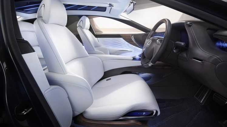 De Lexus LF-FC concept car is de LS-limousine van de toekomst, met het design van een Gran Turismo en vooruitstrevende techniek zoals waterstof, de brandstofcel, CFRP en bediening met handgebaren.