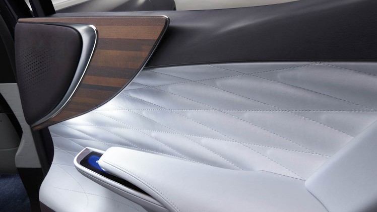 De Lexus LF-FC concept car is de LS-limousine van de toekomst, met het design van een Gran Turismo en vooruitstrevende techniek zoals waterstof, de brandstofcel, CFRP en bediening met handgebaren.