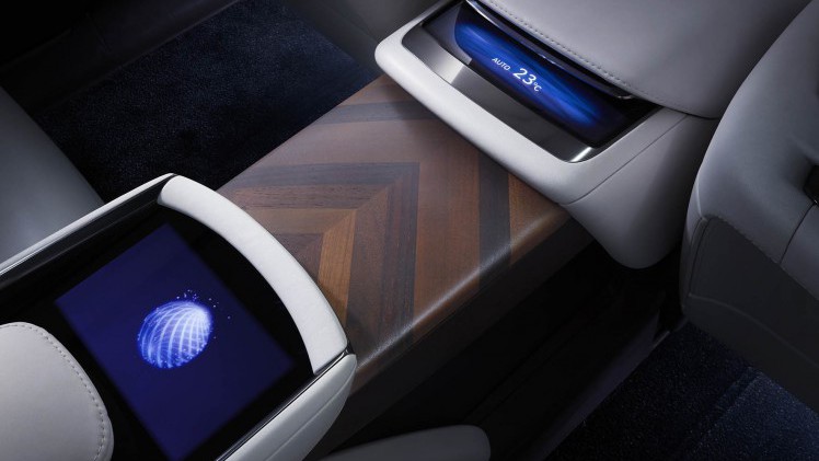 De Lexus LF-FC concept car is de LS-limousine van de toekomst, met het design van een Gran Turismo en vooruitstrevende techniek zoals waterstof, de brandstofcel, CFRP en bediening met handgebaren.