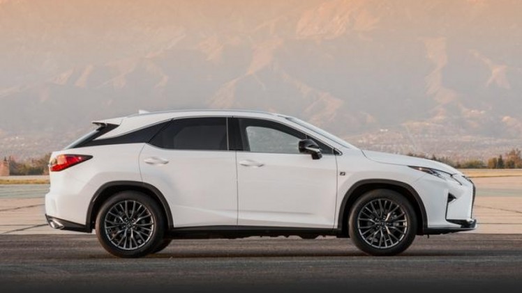 Lexus heeft voor de nieuwe RX niet alleen een hybrideversie ontwikkeld, maar komt ook met de RX 200t turbomotor.