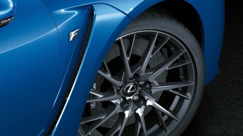 Lexus RC F V8 met 477 pk komt in januari naar Nederland en prijzen beginnen bij 121.900 euro.