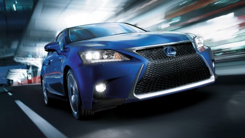 Lexus gaat op tournee met de vernieuwde CT 200h en doet vanaf 16 december iedere dag een andere dealer aan.