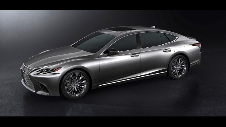 Lexus heeft op de North American International Auto Show het nieuwe vlaggenschip gepresenteerd: de nieuwe generatie LS. De auto slaat een dynamischere weg in, maar comfort blijft belangrijk.