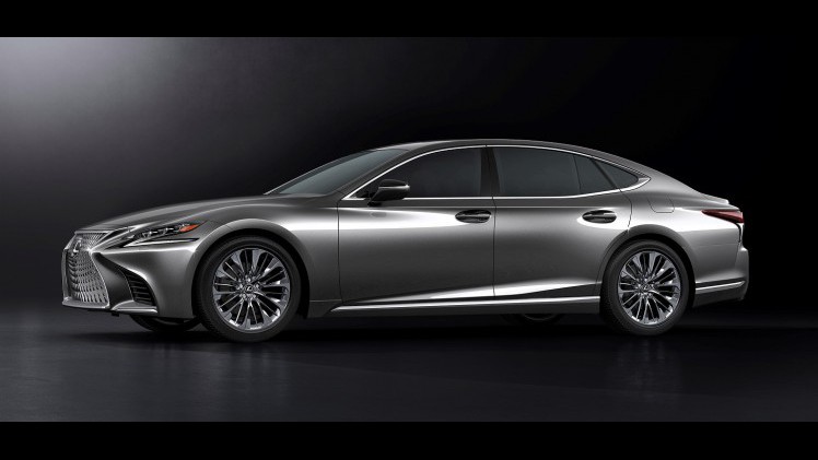 Lexus heeft op de North American International Auto Show het nieuwe vlaggenschip gepresenteerd: de nieuwe generatie LS. De auto slaat een dynamischere weg in, maar comfort blijft belangrijk.