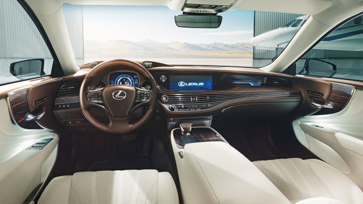 Lexus heeft op de North American International Auto Show het nieuwe vlaggenschip gepresenteerd: de nieuwe generatie LS. De auto slaat een dynamischere weg in, maar comfort blijft belangrijk.
