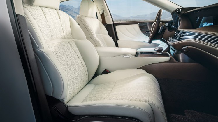 Lexus heeft op de North American International Auto Show het nieuwe vlaggenschip gepresenteerd: de nieuwe generatie LS. De auto slaat een dynamischere weg in, maar comfort blijft belangrijk.