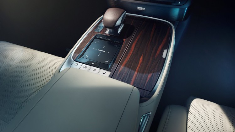 Lexus heeft op de North American International Auto Show het nieuwe vlaggenschip gepresenteerd: de nieuwe generatie LS. De auto slaat een dynamischere weg in, maar comfort blijft belangrijk.