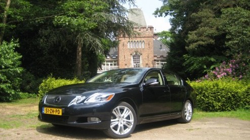 Goed voorbeeld doet goed volgen. Daarom is er de Lexus GS450h. Voor de mobility manager of de directeur met die het goede voorbeeld wil geven, maar ook gewoon voor degene die veel waarde hecht aan een