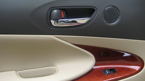 Goed voorbeeld doet goed volgen. Daarom is er de Lexus GS450h. Voor de mobility manager of de directeur met die het goede voorbeeld wil geven, maar ook gewoon voor degene die veel waarde hecht aan een
