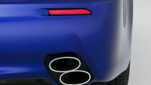 Lexus is op dit moment eigenlijk een beetje een klein jongetje die heel graag met de grote jongens (Audi, BMW en Mercedes) mee wil spelen, maar daar nog niet stoer genoeg voor is. Daarom heeft de moed