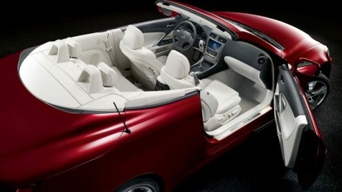 De komst van een nieuwe cabriolet-Lexus zat er al aan te komen, vandaag beleeft de Lexus IS 250C zijn wereldpremire. Met een 2.5 V6 en een vlot te openen hardtop dak kunnen we er lang plezier van heb