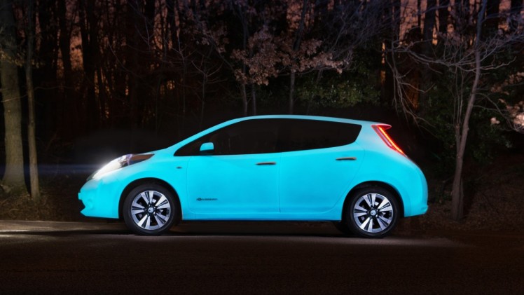 Speciale Nissan LEAF met lichtgevende glow-in-the-dark-lak onthuld.