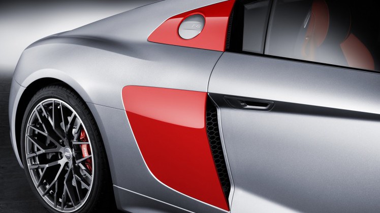 Audi presenteert een gelimiteerde editie voor de R8: de Audi Sport Edition. De auto wordt geleverd in de kleuren van Audi Sport en de oplage bedraagt 200 stuks.