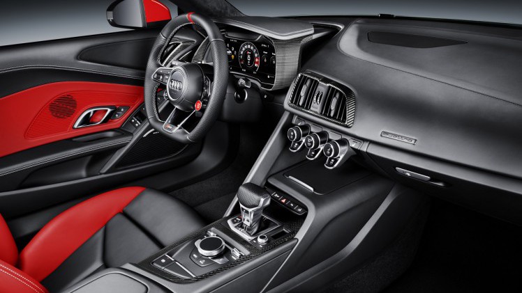 Audi presenteert een gelimiteerde editie voor de R8: de Audi Sport Edition. De auto wordt geleverd in de kleuren van Audi Sport en de oplage bedraagt 200 stuks.