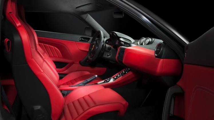 Lotus lanceert in Genve de Evora 400. Van buiten lijkt het misschien op een lichte facelift, maar onderhuids is er een hoop nieuw.