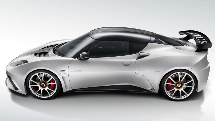 Lotus lanceert in Genve de Evora 400. Van buiten lijkt het misschien op een lichte facelift, maar onderhuids is er een hoop nieuw.