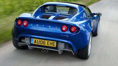 Zoals iedereen weet is het merk Rover failliet. Hierdoor kwam Lotus ook in de problemen, daar de basisversie van de Elise was uitgerust met een Rover K-series motor. De basis Elise was hierdoor niet m