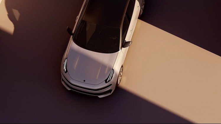 Het jonge Chinese automerk Lynk & Co presenteert haar tweede model: de 03. Naast de eerder onthulde compacte SUV bestaat het modellengamma nu ook uit een coup-achtige sedan.