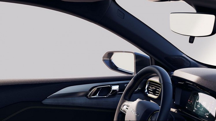 Het jonge Chinese automerk Lynk & Co presenteert haar tweede model: de 03. Naast de eerder onthulde compacte SUV bestaat het modellengamma nu ook uit een coup-achtige sedan.
